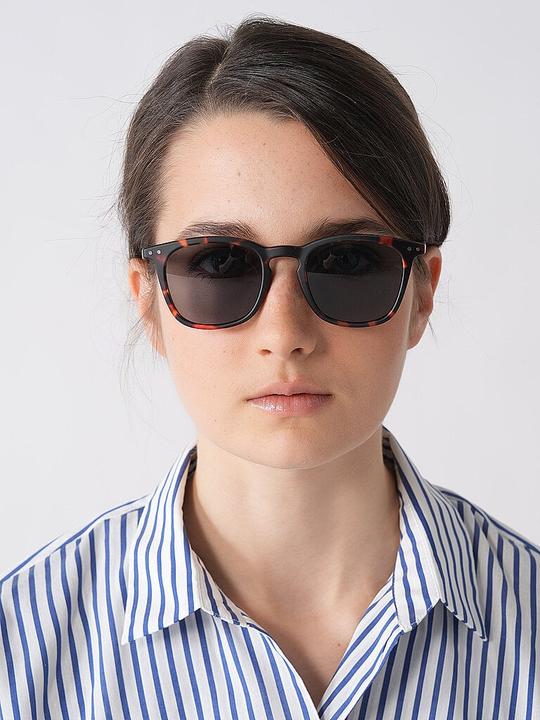 Actual product image Izipizi sunglasses