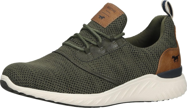 Produktbild Mustang zeigt einen lässigen Sneaker in Mesh-Optik. Durch das schlichte Design lässt sich dieses Mod (41)