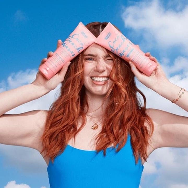 Immagine prodotto Umberto Giannini Coco Beach Waves Shampoo nutriente per capelli secchi e danneggiati dal sole con olio di cocco a (Shampoo liquido, 250 ml)