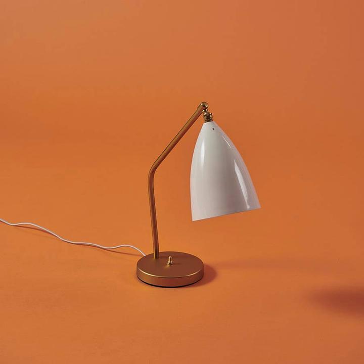 Actual product image Gubi Gräshoppa table lamp Glossy Alabaster White/Brass (E14)