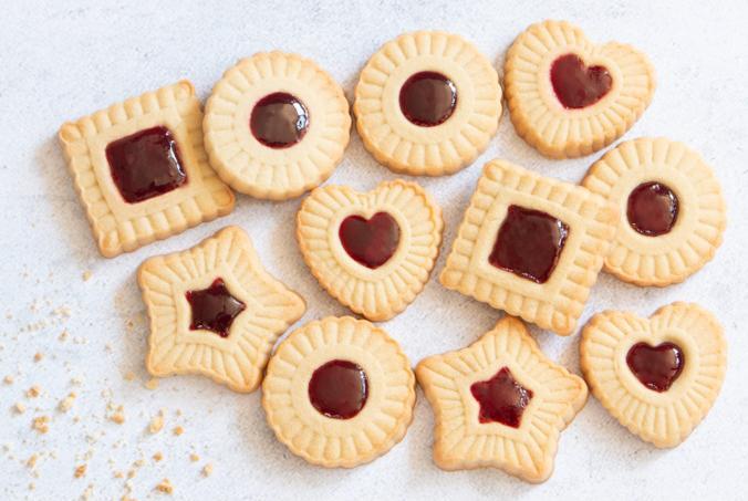 Actual product image Städter Cookie Cutter with Ejector Heart Curled
