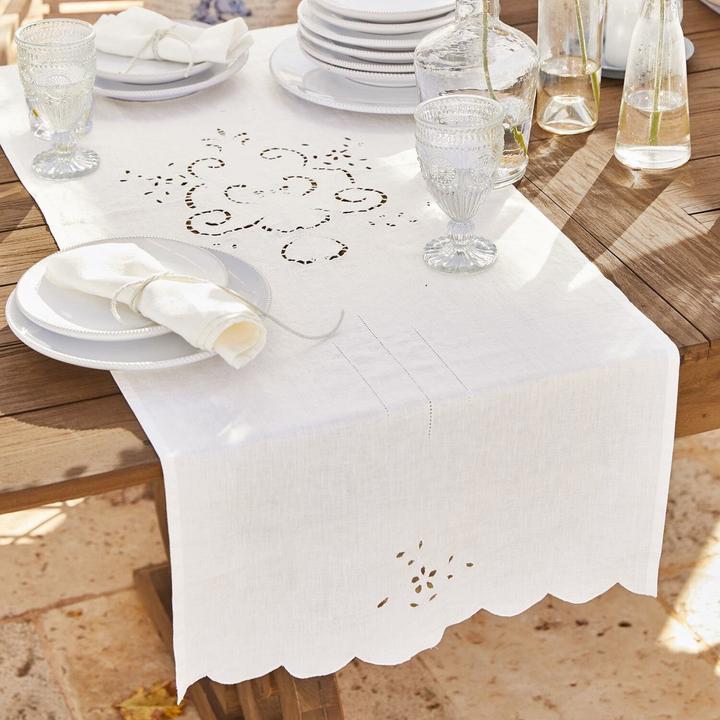 Actual product image Loberon Table runner Kara white (150 x 150 cm)