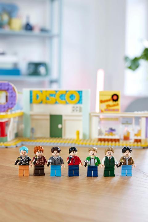Image du produit LEGO Ideas BTS Dynamite (21339, LEGO Ideas, LEGO difficiles à trouver)