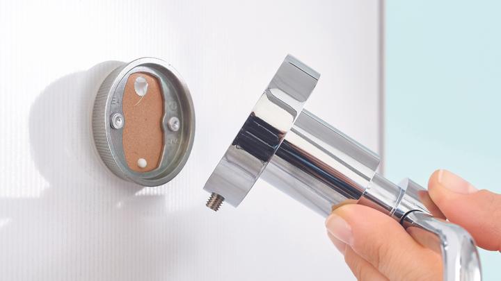 Image du produit tesa LOXX Porte-rouleau WC de rechange avec solution adhésive sans perçage