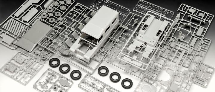 Actual product image Revell Model Set Land Rover Series III LWB (commercial)