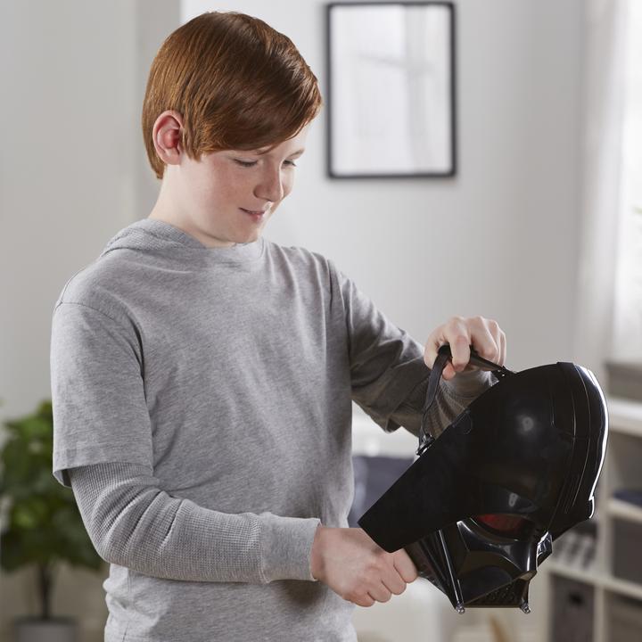 Image du produit Hasbro Star Wars Dark Vador Masque électronique avec déformateur de voix, jouet pour enfants de 5 ans et