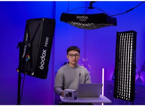 Actual product image Godox FL200SR K1 - Kit 1 x Flexible RGB LED Light FL200SR & Accessories (Video light)