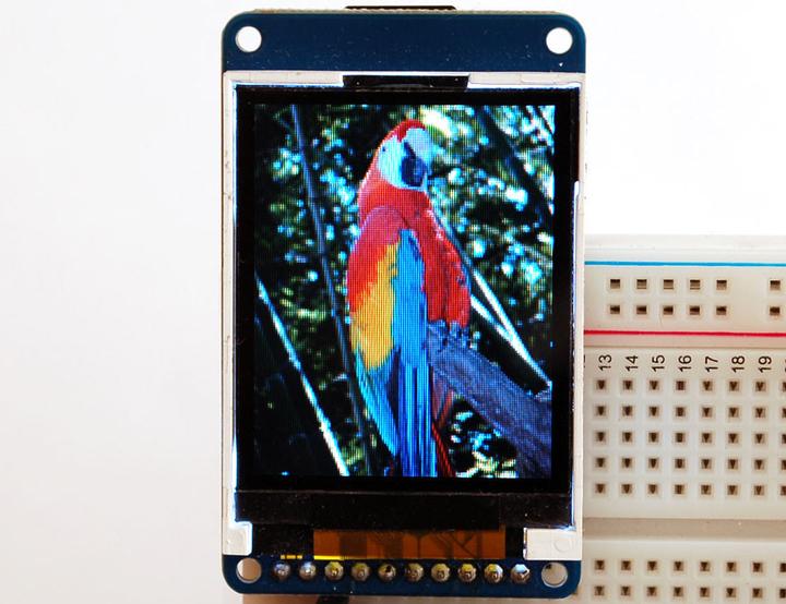 Immagine prodotto Adafruit LCD TFT a colori a 18 bit da 1,8" con microSD Breakout ST (Display)