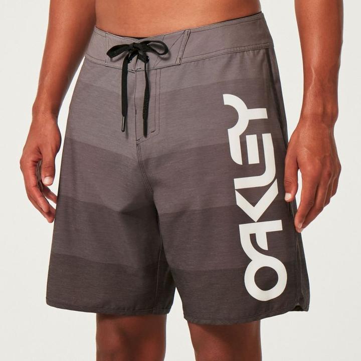 Actual product image Oakley Retro Mark 19" Boardshort (33)