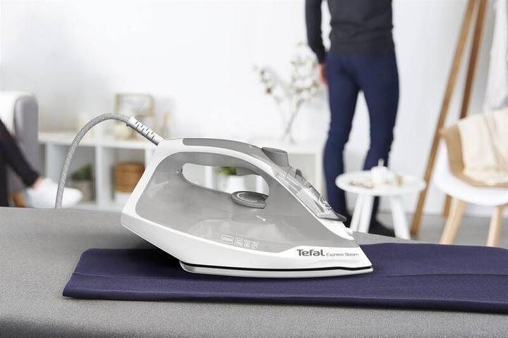 Image du produit Tefal Iron Express Steam Iron FV2863E1 | (2500 W)