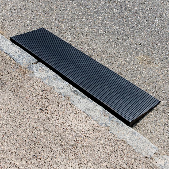 Produktbild Dema Gummi Vollgummi Bordsteinrampe Schwellenrampe Auffahrrampe Rampe 900x200x30 mm