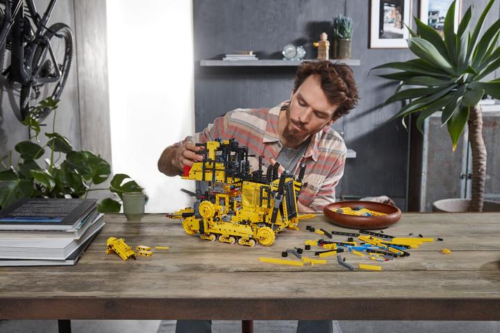 Produktbild LEGO Cat D11 Bulldozer (42131, LEGO Technic)