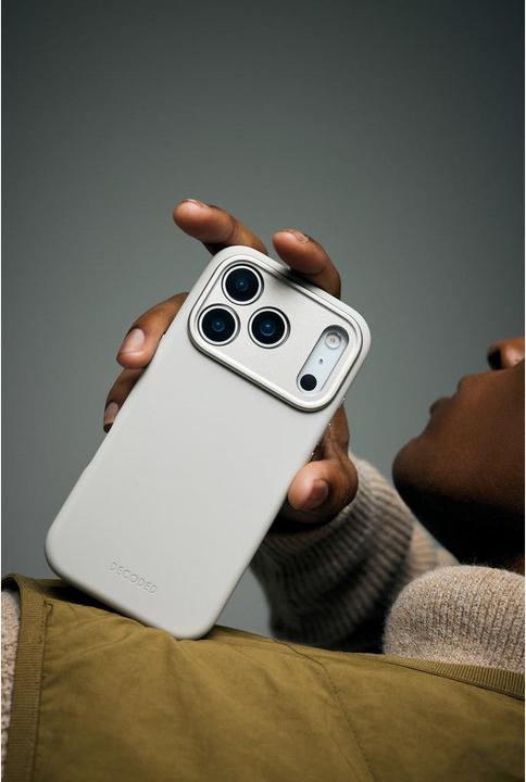 Actual product image Decoded Silicone Backcover Apple iPhone 17 Pro Soft Taupe (Apple iPhone 17 Pro)