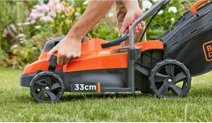 Actual product image Black & Decker Battery Lawn Mower BCMW3336L2 Kit (Rechargeable battery operated)