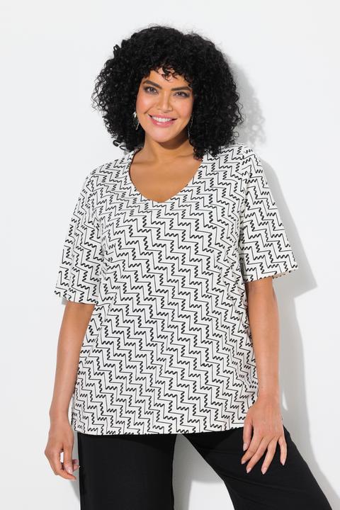 Actual product image Ulla Popken Zigzag Print Short Sleeve V-Neck Tee (46, 48)