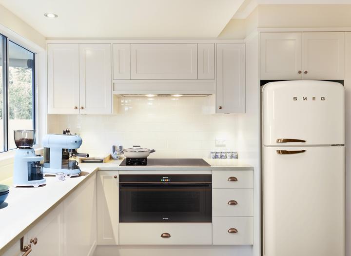 Immagine prodotto Smeg CGF11PBEU stile anni '50, corpo in alluminio pressofuso, laccato, blu pastello