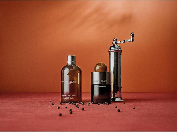 Actual product image Molton Brown Re-charge Black Pepper Bath & Shower Gel Refill (400 ml)