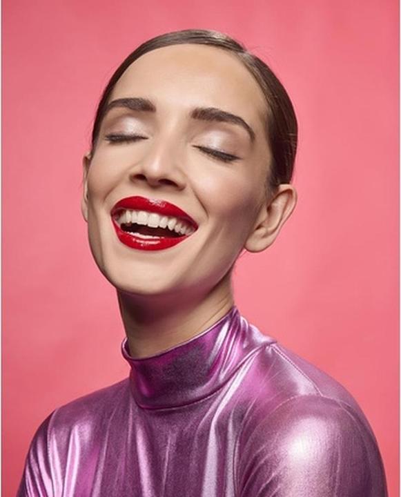 Actual product image Deborah Milano Super Vinyl Shake 04 Signature Red 4 ml (04 Signature Red)