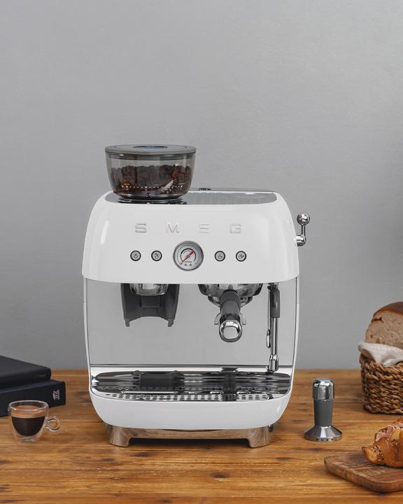 Actual product image Smeg EGF03WHEU Espresso machine, fully automatic coffee machine 50s Style, white