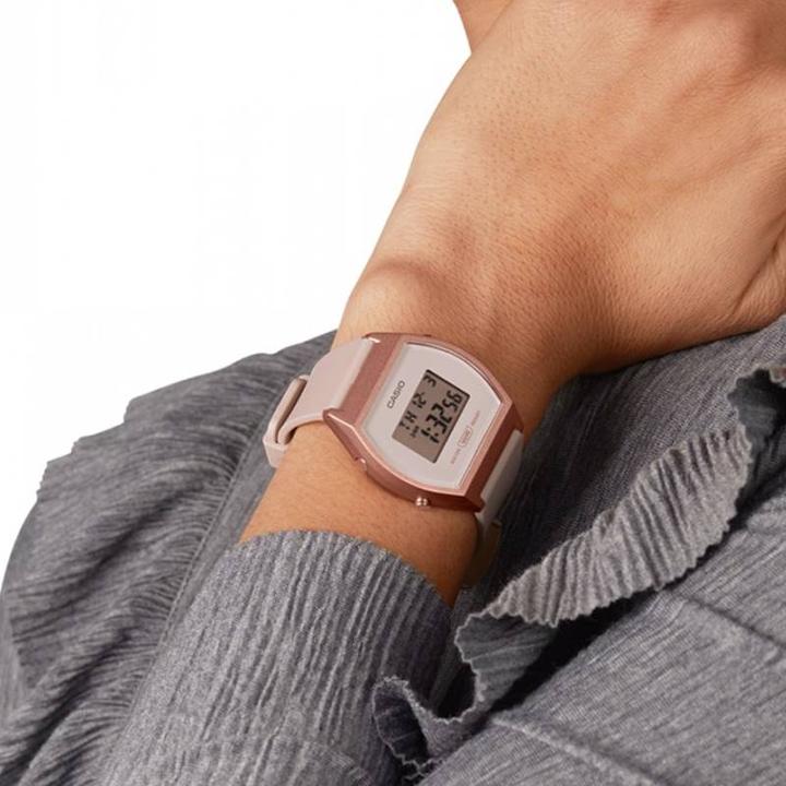 Actual product image Casio Vintage Edgy (Digital watch, 38.90 mm)