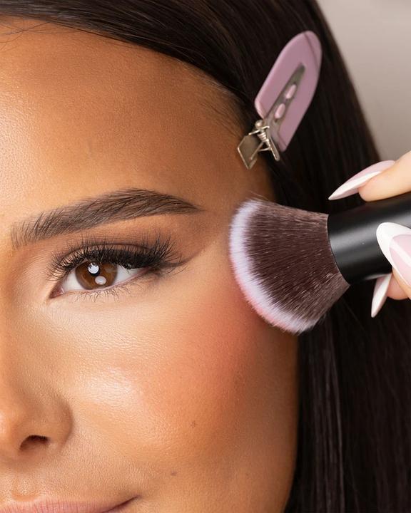 Actual product image Brush Works Angled Blush Brush (Blusher)