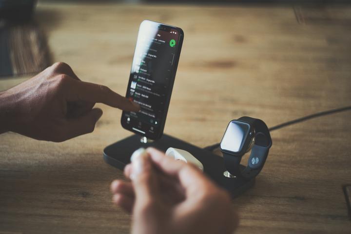 Produktbild XtremeMac 3N1 Wireless Charging Dock (25 W)