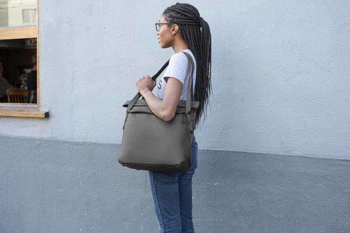 Immagine prodotto Peak Design Everyday Tote (Borsa a tracolla per fotocamera, 15 l)