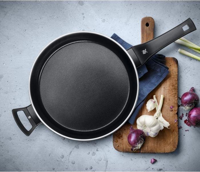 Image du produit WMF Poêle à frire CeraDur Plus 28cm, céramique (28 cm, Cocotte + faitout, Aluminium)