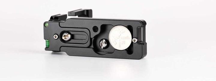 Actual product image Sunwayfoto L-Bracket for Canon R5/R6 PCL-R5 (L-rail)