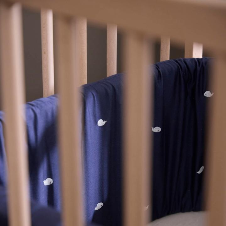 Produktbild Filibabba Bettumrandung - Wal Christian Stickerei - Midnight (4 x 4 cm)