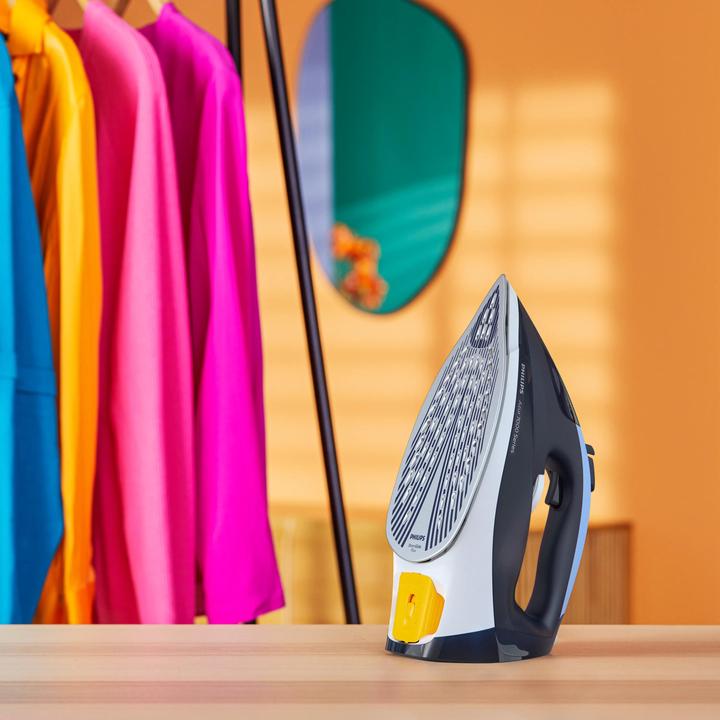 Actual product image Philips steam iron (2800 W, 250 g/min)