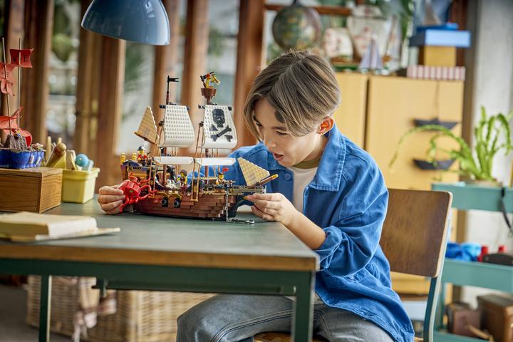 Produktbild LEGO Legendäres Piratenschiff