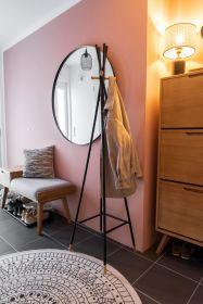 Image du produit Wenko Portemanteau sur pied avec quatre crochets Loft en tube d'acier - noir