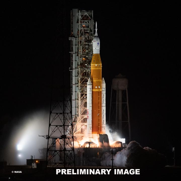 Actual product image Revell NASA Artemis Space Launch System (SLS)