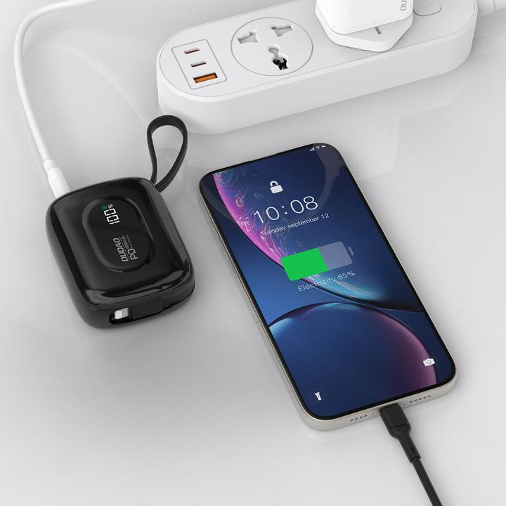 Actual product image Dudao K32 Powerbank 22,5 W 10000 mAh mit integriertem USB-C/ Lightning Kabel - Schwarz (10000 mAh, 22.50 W, 38.50 Wh)