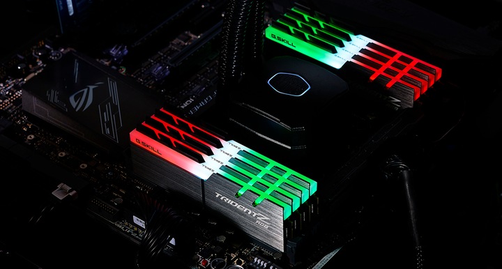 Produktbild G.Skill Trident Z RGB (8 x 32GB, 3200 MHz, DDR4-RAM, DIMM)