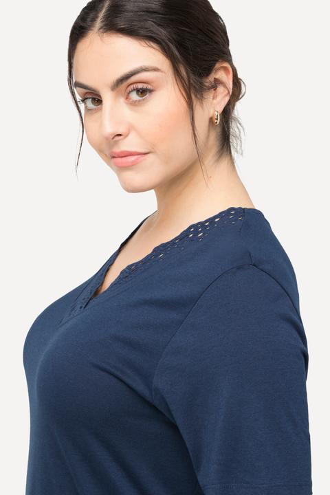 Image du produit Ulla Popken Chemise de nuit en modal, broderie ajourée sur le décolleté en V et manches courtes (60)