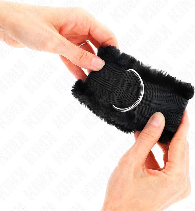 Produktbild Kink Pelzgefãoetterte Handgelenkfesseln Schwarz Verstellbar 17-31 cm X 7 cm