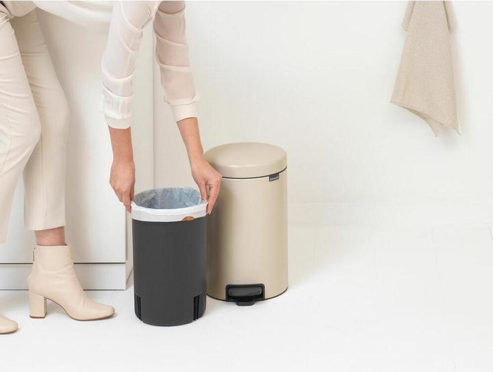 Image du produit Brabantia Poubelle à pédale NewIcon 12 l, Soft Beige (12 l)