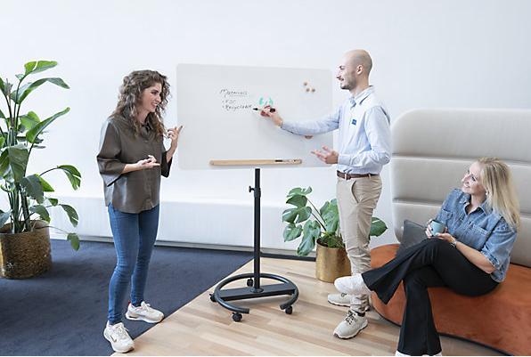 Produktbild Legamaster SKETCH INFINITE mobiles Flipchart Rundfuss