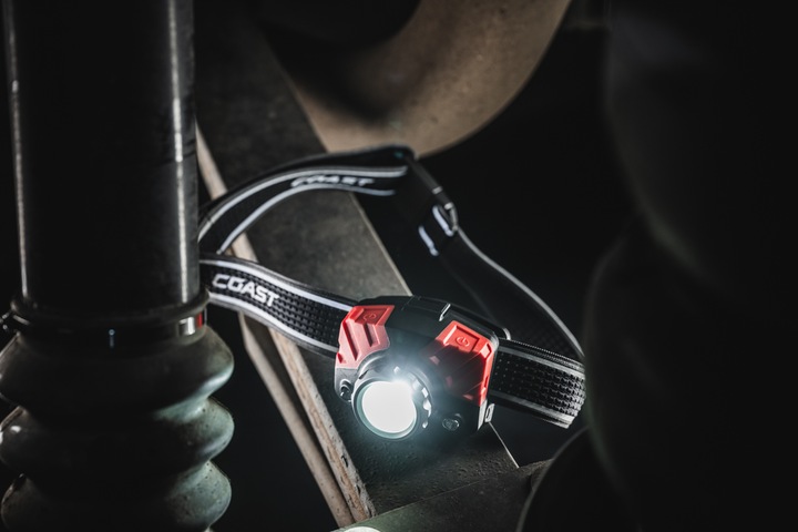 Actual product image Coast FL75R rechargeable headlamp 1000 lumen - in hanging box (530 lm)