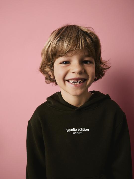 Actual product image Name it Nkmbrody Ls Nreg Sweat Wh Bru Noos (134, 140)