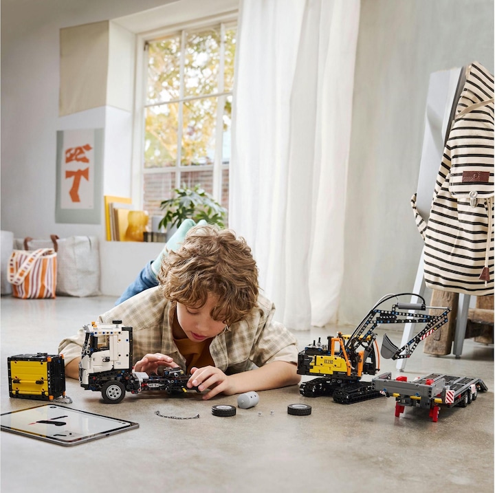 Productafbeelding LEGO 42175 Volvo FMX vrachtwagen met EC230 elektrische rupsgraafmachine (42175, LEGO Technic)