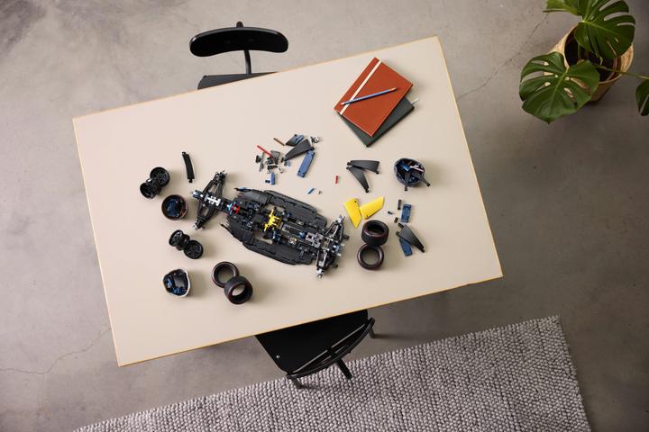 Productafbeelding LEGO Oracle Red Bull Racing RB20 F1 Rennauto (42206, LEGO Technic)
