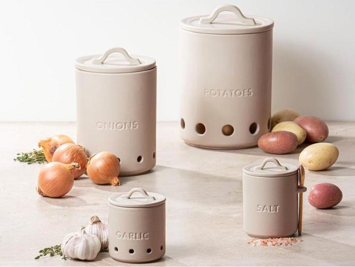 Actual product image Ladelle ESSENTIALS garlic pot