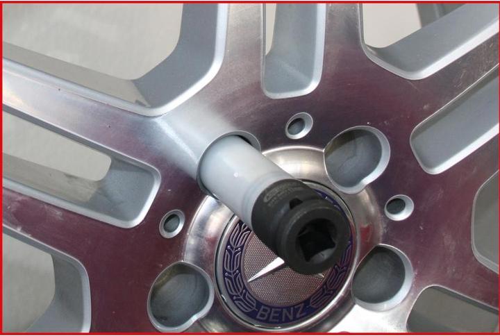 Actual product image KS Tools 1/2 Special aluminum rim power socket. XL. 17mm (17 mm)