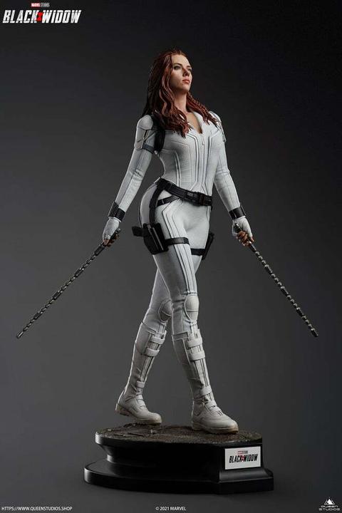 Actual product image Queen Studios Black Widow "Black Widow - Snow Suit Edition" 1/4 Statue