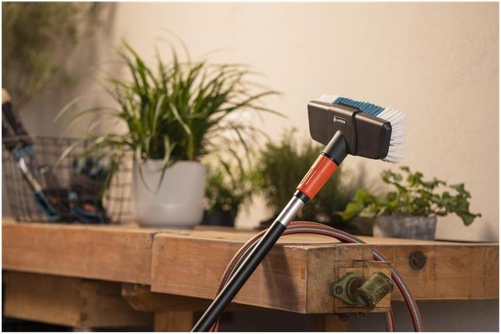 Actual product image Gardena Cleansystem washing set handle hard