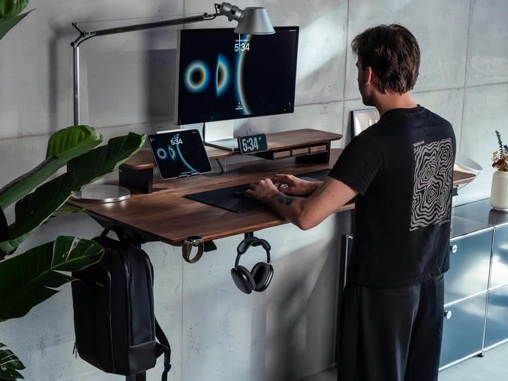 Actual product image Balolo Desk Cockpit Nussbaum (Massiv) Schreibtisch
