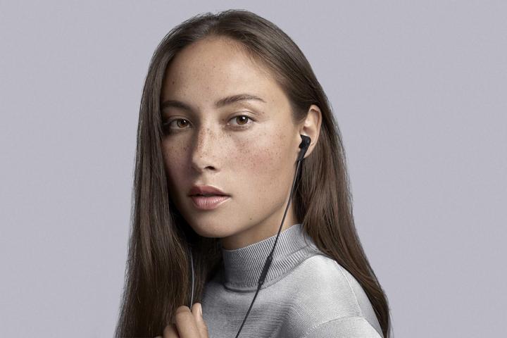 Immagine prodotto B&O Beoplay E4 (ANC, 20 h, Cablato)